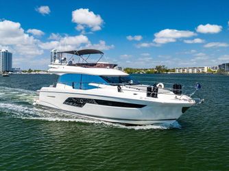 52' Prestige 2023