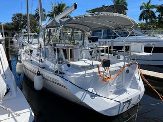 35' Catalina 2024