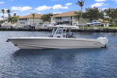 33' Boston Whaler 2022