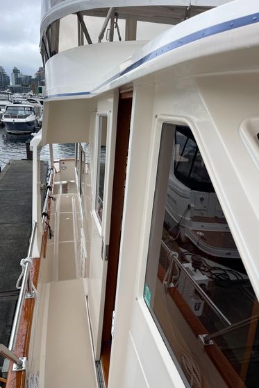 Offshore 55 Ph Yacht Photos Pics Covered recessed side deck