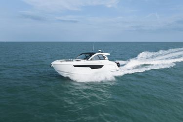 50' Cruisers Yachts 2025