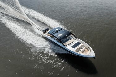 50' Cruisers Yachts 2025