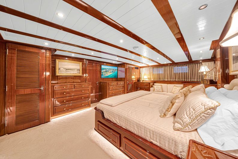 Inevitable Yacht Photos Pics Owner Stateroom