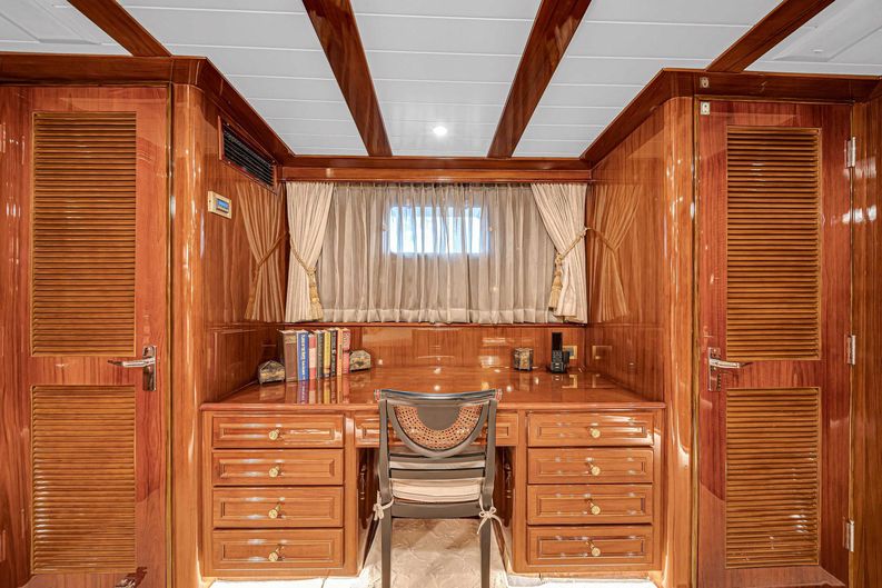 Inevitable Yacht Photos Pics Owner Stateroom Desk