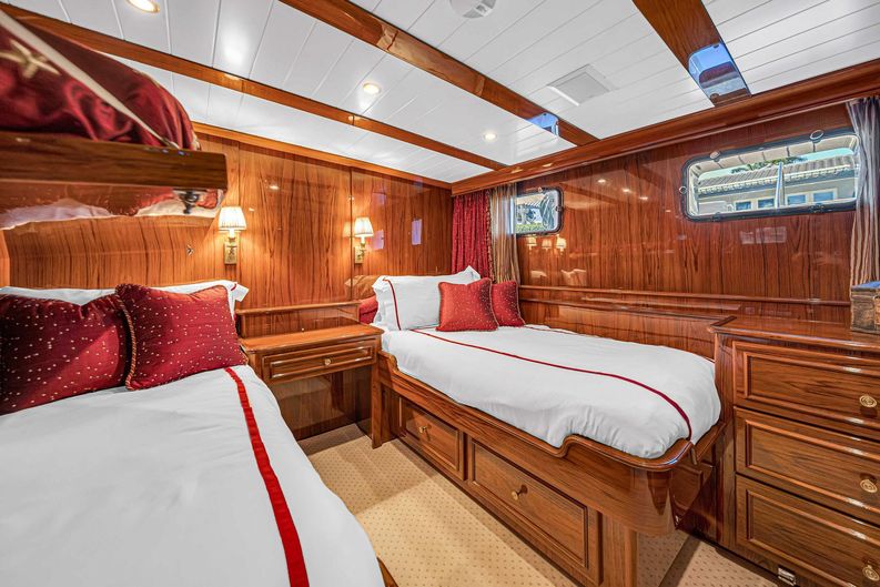 Inevitable Yacht Photos Pics Starboard Guest Stateroom