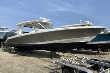 35' Boston Whaler 2019