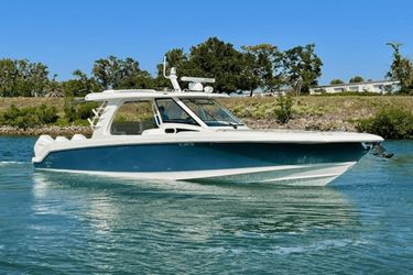 35' Boston Whaler 2022