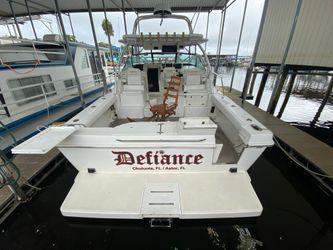 35' Boston Whaler 2000 Yacht For Sale