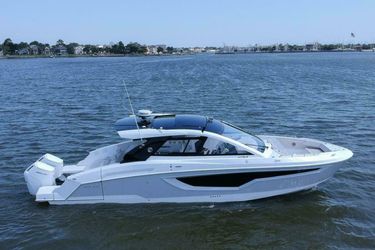 42' Cruisers Yachts 2024