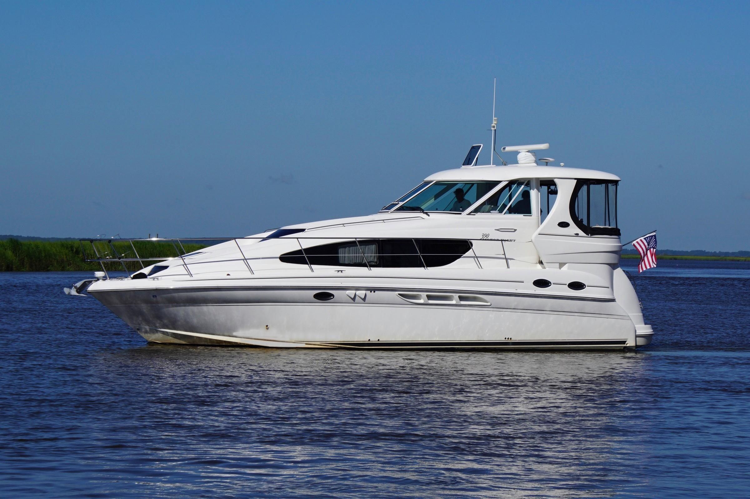 390 sea ray motor yacht