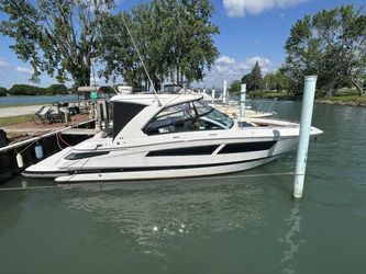 35' Four Winns 2017