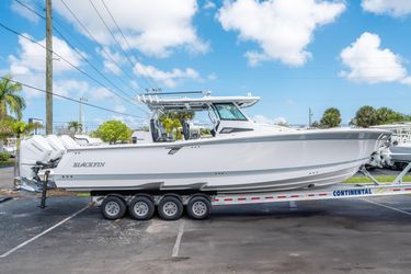40' Blackfin 2024