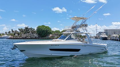 42' Boston Whaler 2017