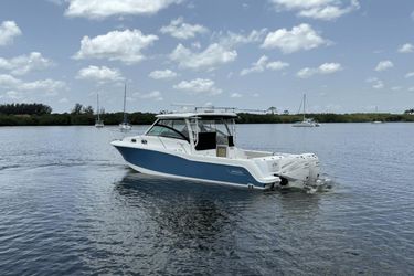 31' Boston Whaler 2016