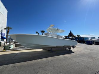 33' Yellowfin 2019