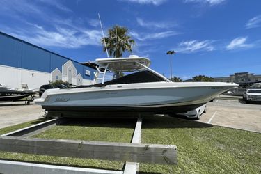 28' Boston Whaler 2018