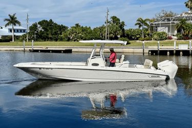 27' Boston Whaler 2021