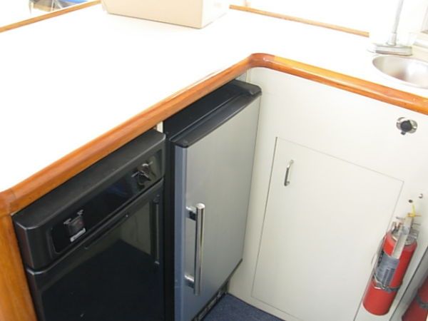 Lusty Pelican Yacht Photos Pics Galley Appliances
