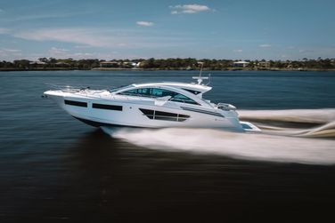 Cruisers Yachts 60 Cantius
