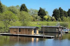 Custom FLOATING LODGE TO RENT
