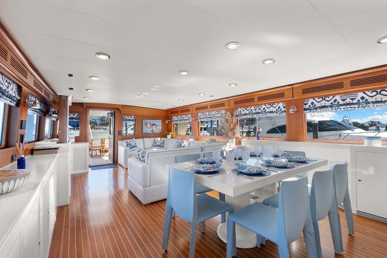 Pivot Yacht Photos Pics Dining Facing Aft