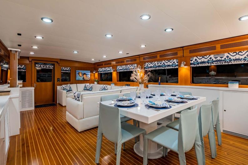 Pivot Yacht Photos Pics Dining Facing Aft