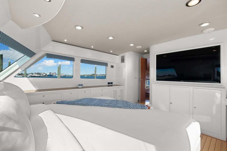 Pivot Yacht Photos Pics Owner Stateroom