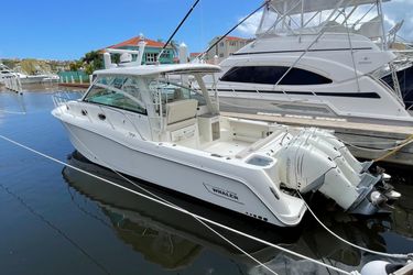 34' Boston Whaler 2018