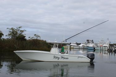 32' Yellowfin 2016