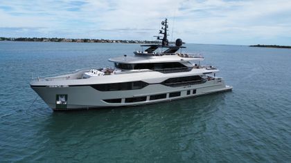 120' Majesty 2025