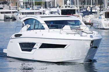 46' Cruisers Yachts 2021