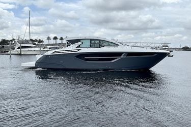 42' Cruisers Yachts 2024