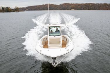 33' Boston Whaler 2019