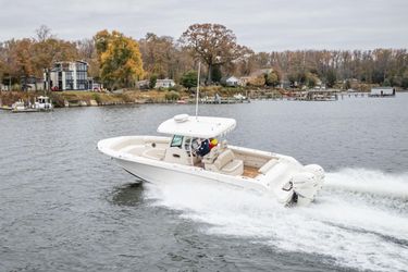 33' Boston Whaler 2019