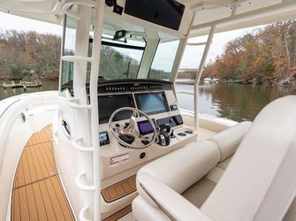 33' Boston Whaler 2019