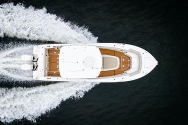 33' Boston Whaler 2019