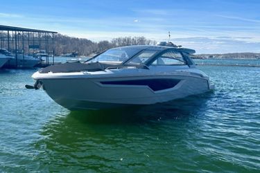 42' Cruisers Yachts 2025