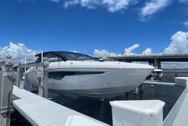 Cruisers Yachts 42 GLS Outboard