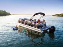 Sun Tracker PARTY BARGE® 22 RF DLX