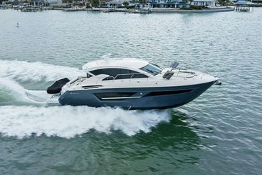 46' Cruisers Yachts 2020