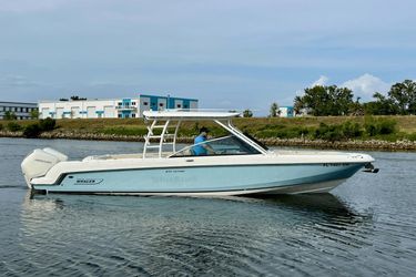 28' Boston Whaler 2019