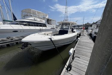 33' Boston Whaler 2023