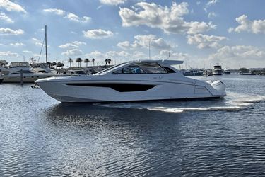42' Cruisers Yachts 2024