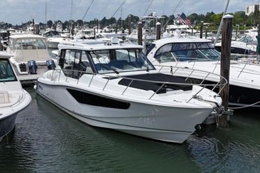 40' Boston Whaler 2021