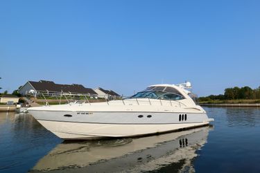 52' Cruisers Yachts 2005 Yacht For Sale