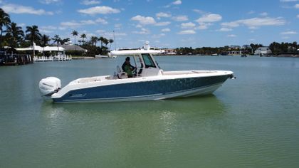 33' Boston Whaler 2018