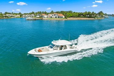 35' Boston Whaler 2022