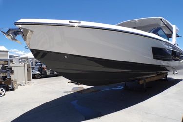 38' Aviara 2021