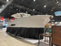 Regal 38 SAV
