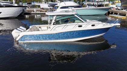 36' Boston Whaler 2019